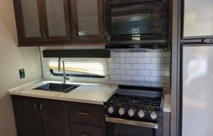 HONEST RVS – TOY Momentum Sleeps 6 fits SxS