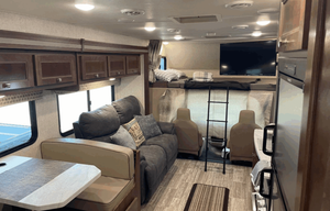 'Sally' Spacious w/ Outdoor speakers