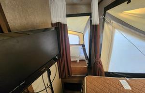 2015 Palomino SolAire 213 X RV rental photo 3