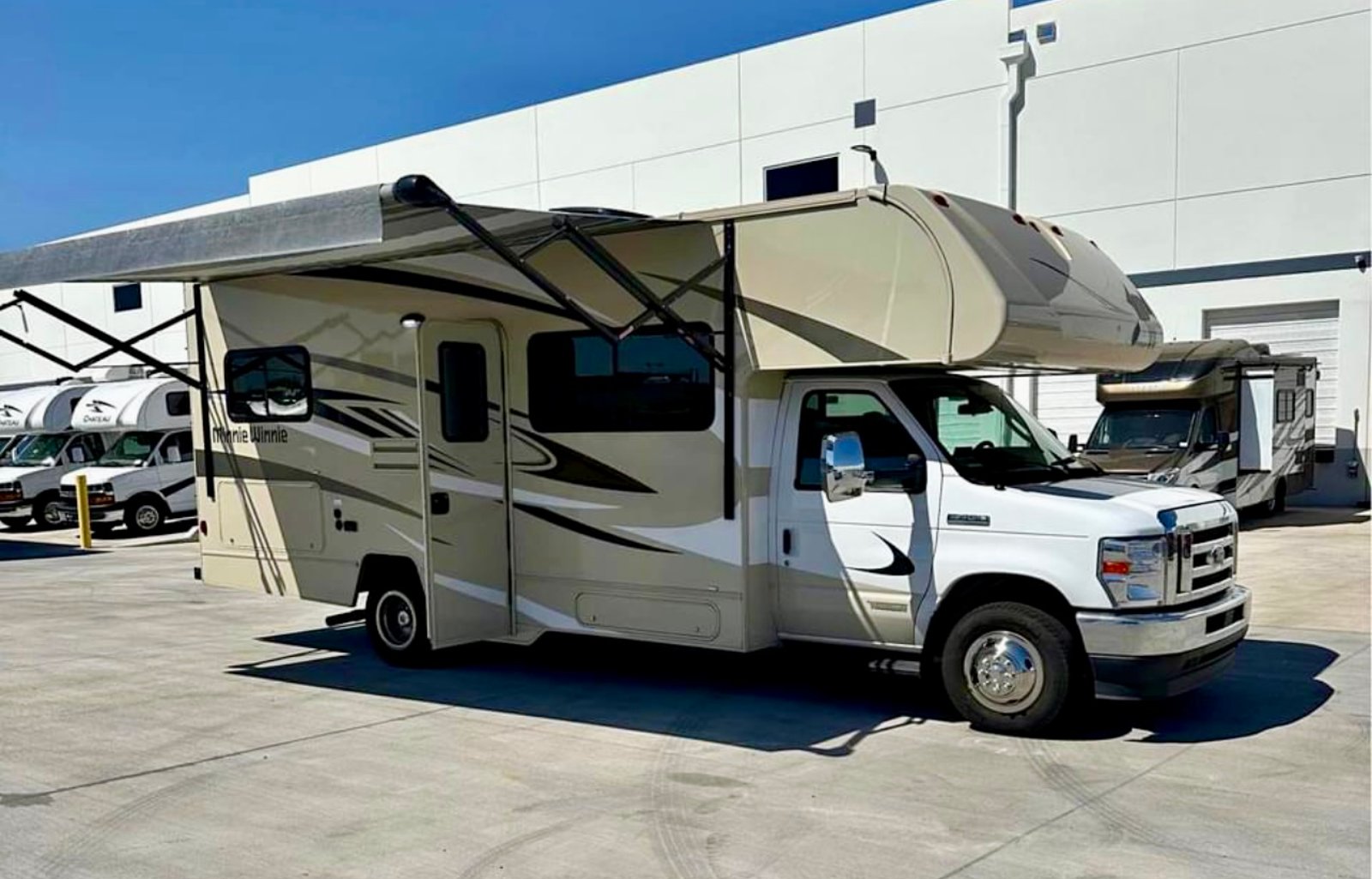 2022 Winnebago Ford 25B