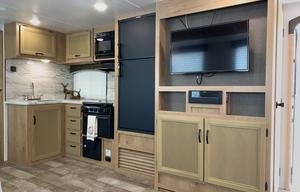 Spacious!! 2021 Winnebago Minnie 2701RBS