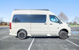 Luxury Mercedes easy park/drive, seats 8, sleeps 2