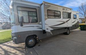 Winnebago Vista - Fully Stocked and clean!