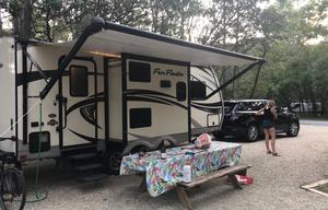 Spacious 26 footer with 2 slides...easy to haul!