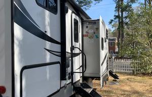 2023 Keystone RV Cougar Half-Ton 31BHKWE RV rental photo 3