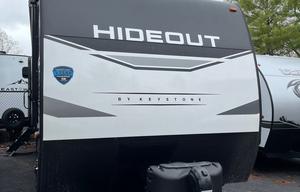 Spacious couples RV, dog friendly Hideout