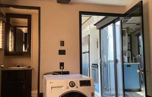Spectacular and Super Comfortable Fifth Wheel