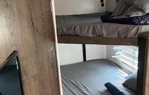 2021 Passport Queen Master, Double corner bunks