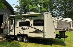 2013 Rockwood Roo 19ft hybrid easy to pull!