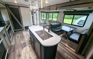 Outback | Large & Luxurious w/ Bunkhouse Sleeps 10