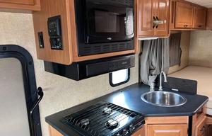 2017 Thor Motor Coach Axis 25.1