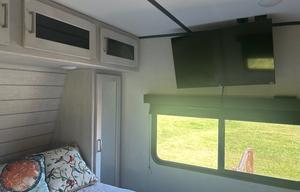 Luxury 32 ft Keystone Sprinter – Stationary Rental