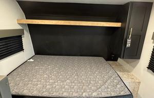 Light & Cozy Camper - Adventure Awaits!