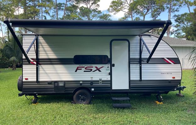 2021 Modern Dog Friendly RV Rental