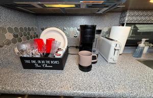 A-6 Newmar  33' , King Bed, Easy-Drive — Sleeps 5