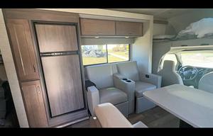 2021 Winnebago Spirit 26T couple & small family