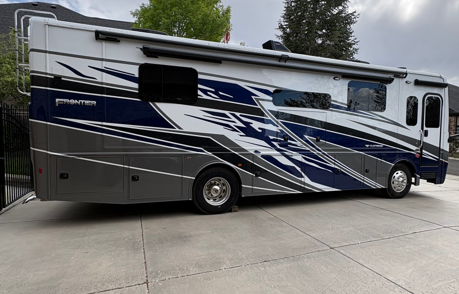 2024 Fleetwood RV Frontier 34GT