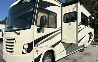 "Jolly" - Spacious RV for a King (and Queen)