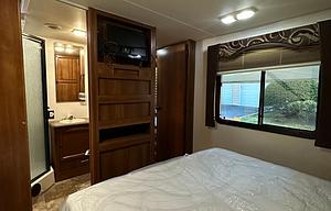 2013 Coachmen RV Leprechaun 317SA Ford 450