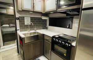 Kids Love The Hitch Hiker 2021 UltraLite-Sleeps 11