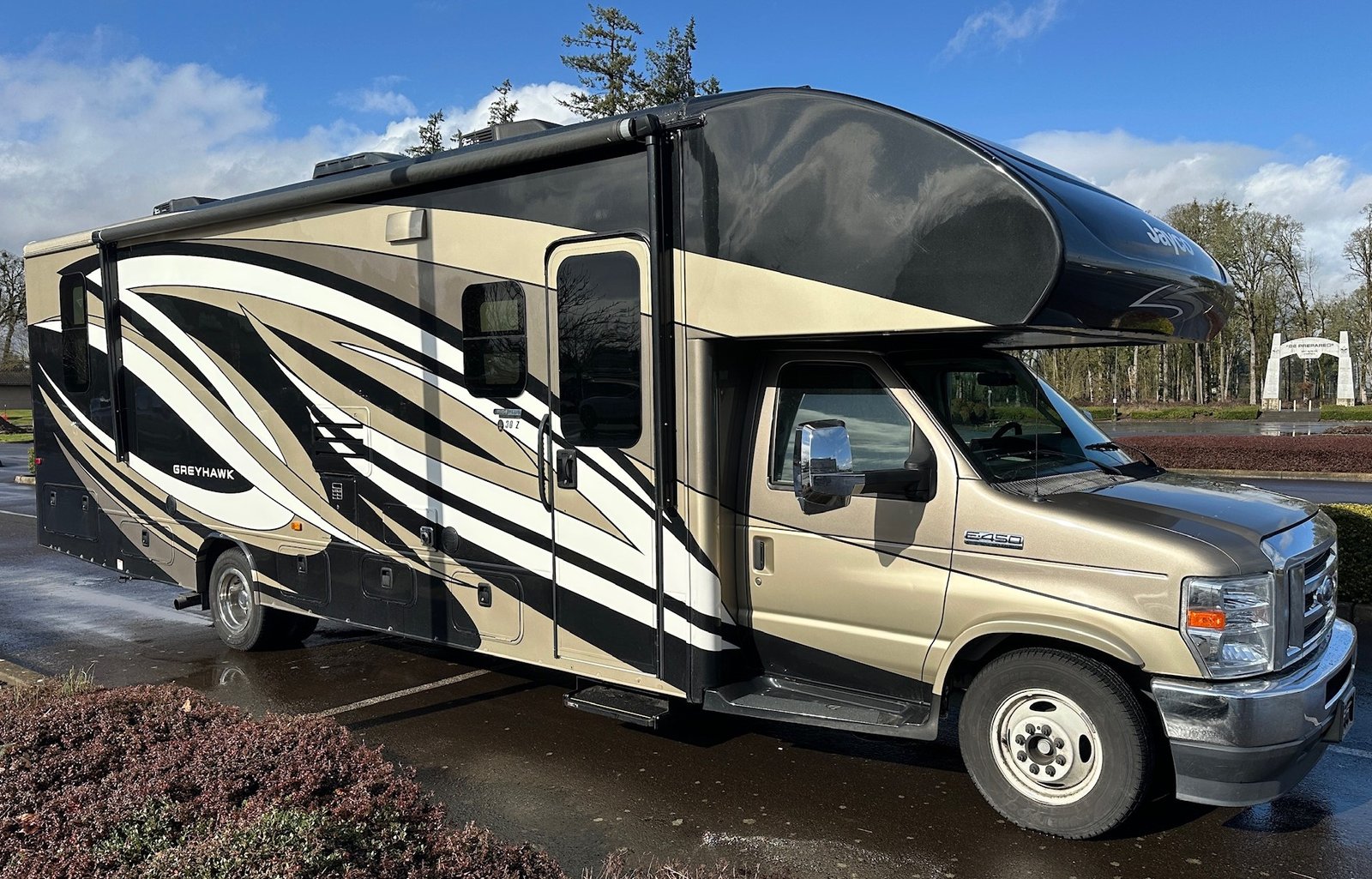 2022 Greyhawk Prestige 30Z – Sleeps 6 Comfortably