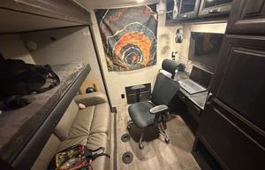 family size 2 bedroom Spacious Luxury Fifth Wheel
