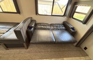 2020 Avenger 32QBI RV rental photo 24