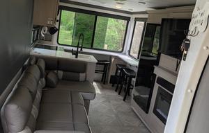 2024 Salem: Spacious Kitchen & Hidden Guest Room