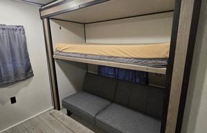 2021 Hideout 338BR RV rental photo 8