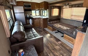 Beautifully Maintained Clean 2017 Keystone Camper