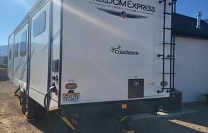 2023 Coachmen RV Freedom Express Liberty Edition 326BHDSLE RV rental photo 2