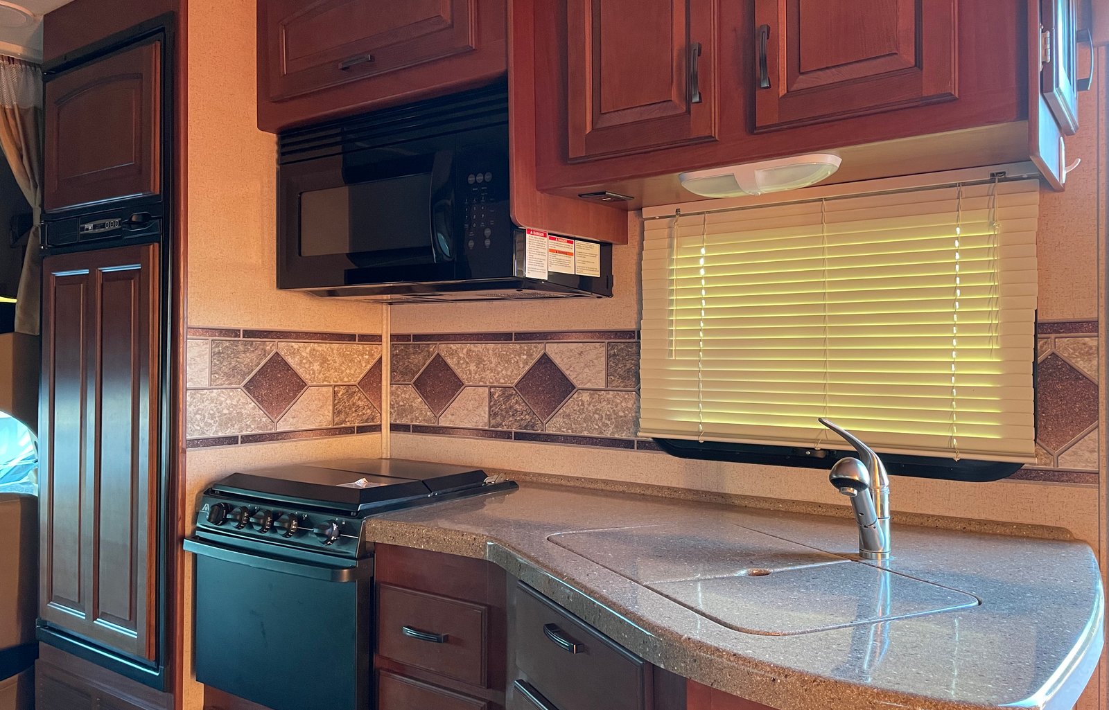 32’ Jayco Greyhawk  - comfortable Class C RV