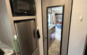 2022 Dutchmen RV Coleman 17B RV rental photo 11