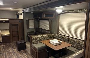 2017 Hideout 28BHS RV rental photo 6