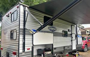 Cozy RV for the Perfect Camping Trip