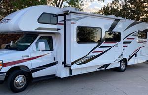 2020 Thor Freedom Elite 30FE Sleeps 8 Clean!