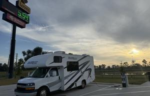 "Dorothy" - Easy Drive-24' Thor Elite - Sleeps 4-6