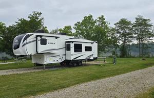 Beautiful 5th wheel bunkhouse retreat w/delivery!