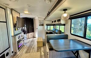 Fun Family Trailer! '22 Sundance Ultra Lite