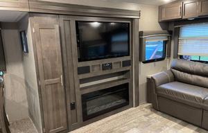 2020 Rockwood Ultra Lite 2906RS RV rental photo 7