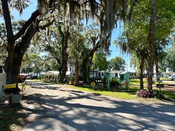 Inglis Lakeside RV Park