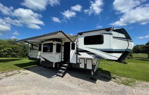 Hannah's Montana - 2021 Keystone RV Montana 3761FL
