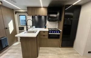 Sequoia Gateway Family RV — 2025 Wildwood X-Lite