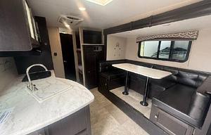 Lightweight Family Camper | Sleeps 6 | Bunks