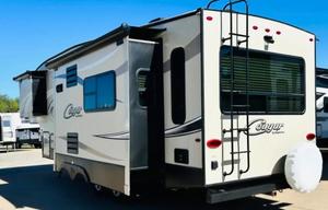 Dino's Keystone Cougar 28 ft. 5th Wheel
