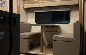 Luxury Diesel-Dog Friendly-Easy to Drive-Sleeps 6