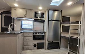 Full bunks★SLIDEOUT ★NEW★outdoor kitchen