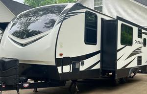 Very comfy couples camper.  Pet friendly too!!