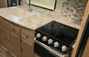 2019 Freedom Express 282BHDS RV rental photo 3