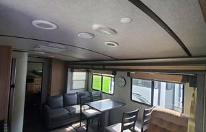 2021 Cruiser Radiance Ultra Lite 28QD RV rental photo 3
